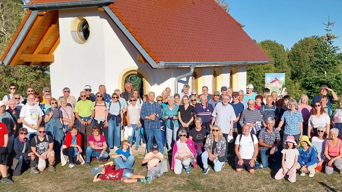 Zum Auftakt des Freundschaftswochenendes gab es eine gemeinsame Wanderung im Brachfeld.