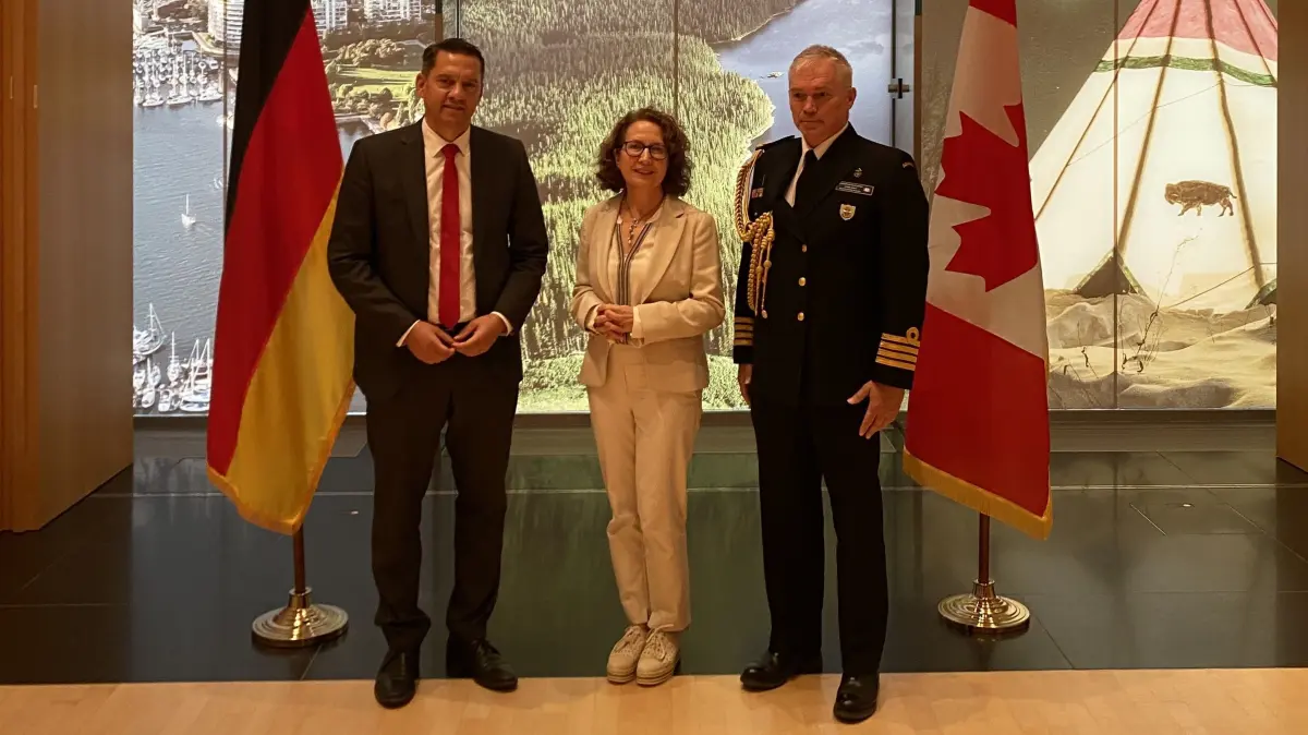 Besuch in der kanadischen Botschaft (von links): Johannes Fechner, Botschafterin Vera Alexander und Militärattaché Captain Corey Steiro