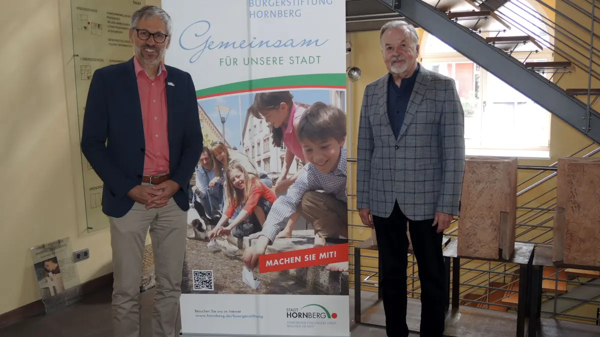 Der Kuratoriumsvorsitzende und Bürgermeister Marc Winzer (links) und Franz Kook, Vorsitzender der Bürgerstiftung, beim Pressegespräch.
