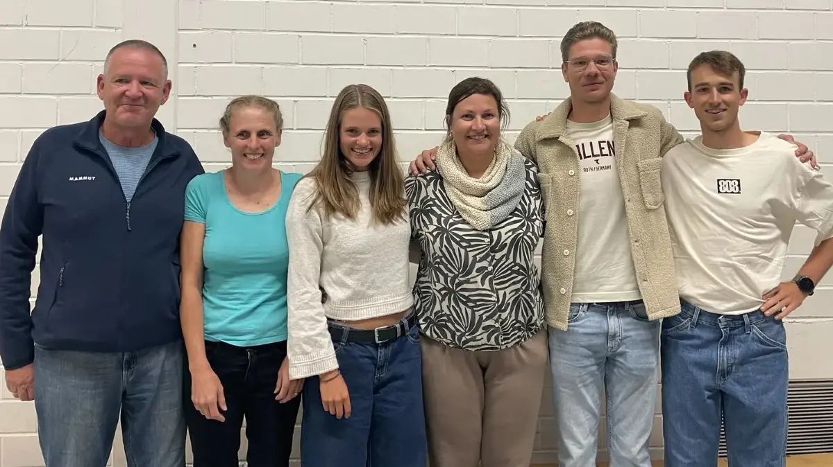 Die neue Führungsriege der Triathlon-Abteilung mit Dirk Männer (von links), Ute Otte, Kim Bürger, Stefanie Roniger, Lars Merettig, Clemens Hirz. Es fehlt Hubert Klemm.