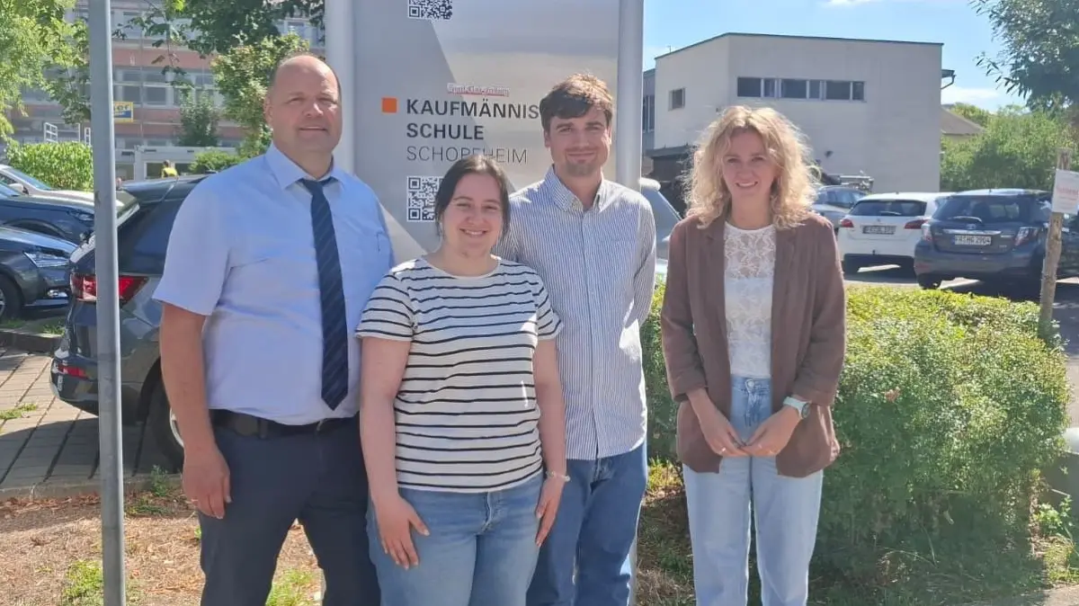 Schulleiter Klaus König (von links) mit den neuen Lehrkräften Simone Dietsche, Jan Breh und Nora Ermuth.
