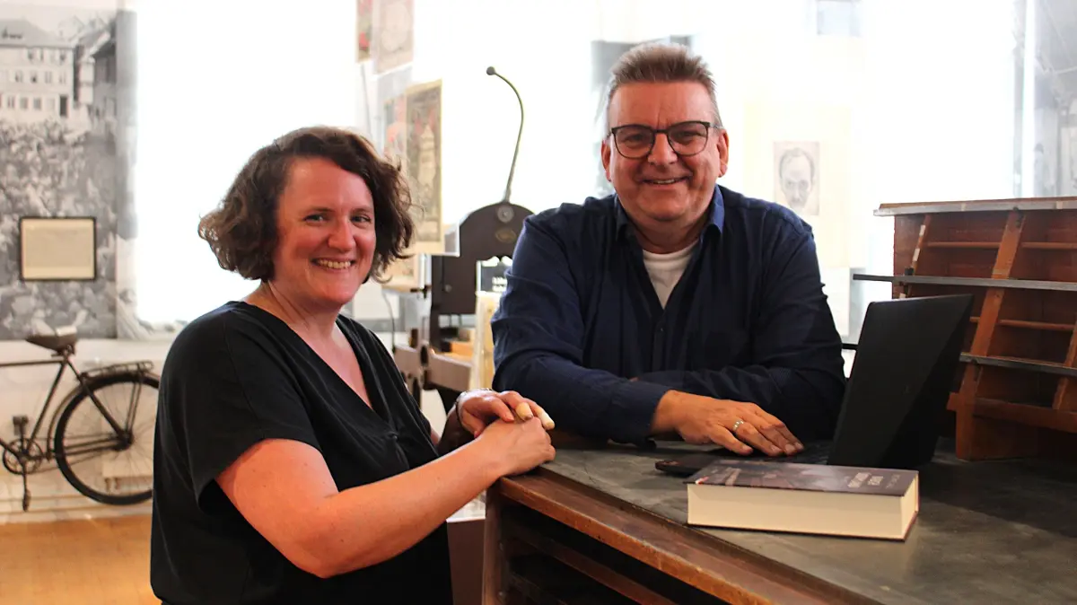 Initiator und Autor Michael Paul sowie Museumsleiterin Silke Höllmüller freuen sich auf die erste Lesenacht im Stadtmuseum.