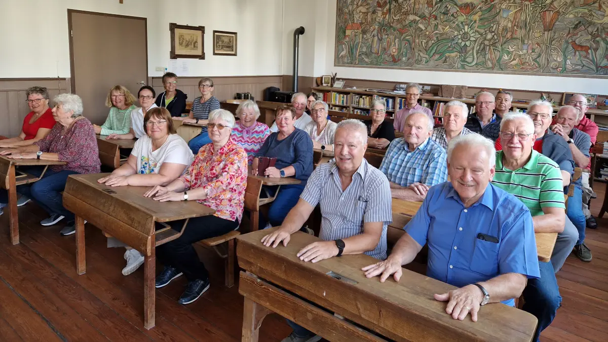 Eine ausgesprochene strenge „Fräulein Lehrerin“ sorgte dabei für Recht und Ordnung im Klassenzimmer.