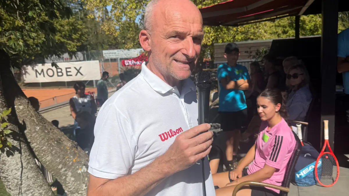 Besaitet seit 40-Jahren die Tennisschläger der deutschen Davis-Cup-Spieler: Gunter Strähle.