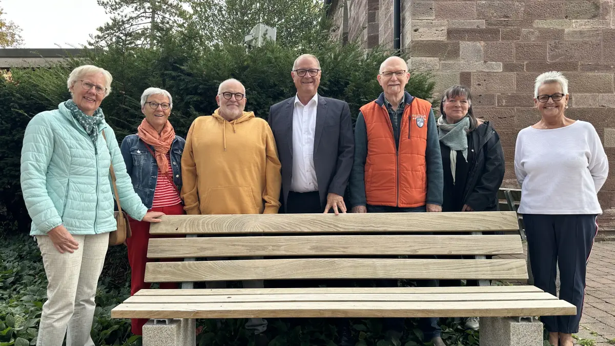 Der Seniorenrat VS stiftete Ruhebänke für die Friedhöfe in VS.
