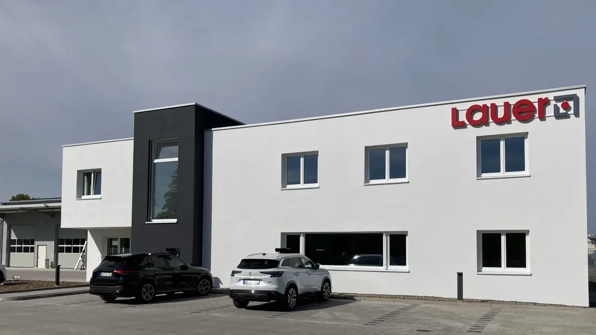 Mit dem Neubau im Ziegelhof im Gewerbegebiet hat das Unternehmen neue Maßstäbe gesetzt.