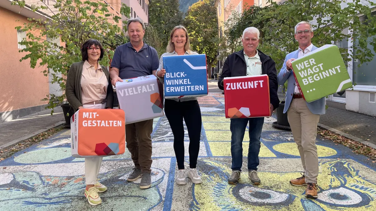 Zur Sulzer "Engagement- und Beteiligungsstrategie 2030" gibt es jetzt ein Papier. Die Akteure (von links): Birgit Stiehle, Ulrich Händel, Tamara Alich, Helmut Pister und Bürgermeister Jens Keucher.