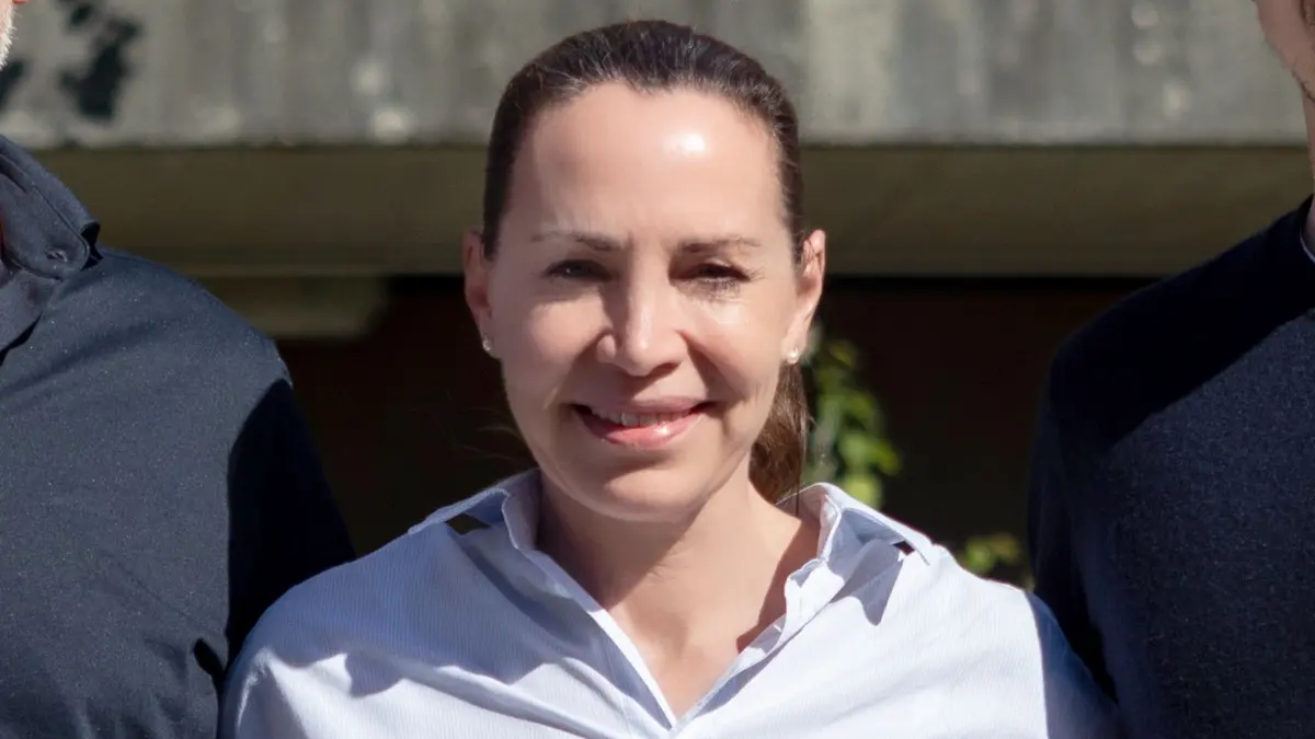 Jonas Schmid, Co-CEO von akenza, Markus Kniesel, Geschäftsführer von VEGA, Isabel Grieshaber, geschäftsführende Gesellschafterin von VEGA, und Simon Rieser, Co-CEO von akenza, freuen sich darauf, künftig ihre Stärken zu bündeln.