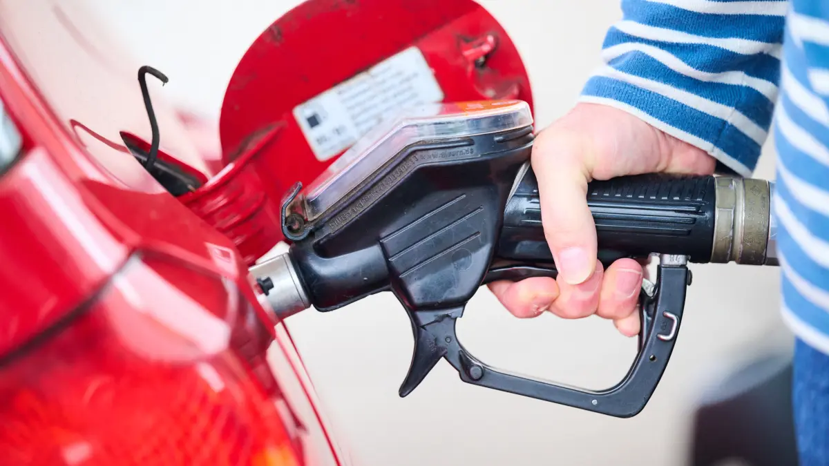 Seit 1. Oktober gilt der neue Tankrabatt. Der Bundesregierung zufolge gibt es eine Entlastung von bis zu 17 Cent pro Liter.