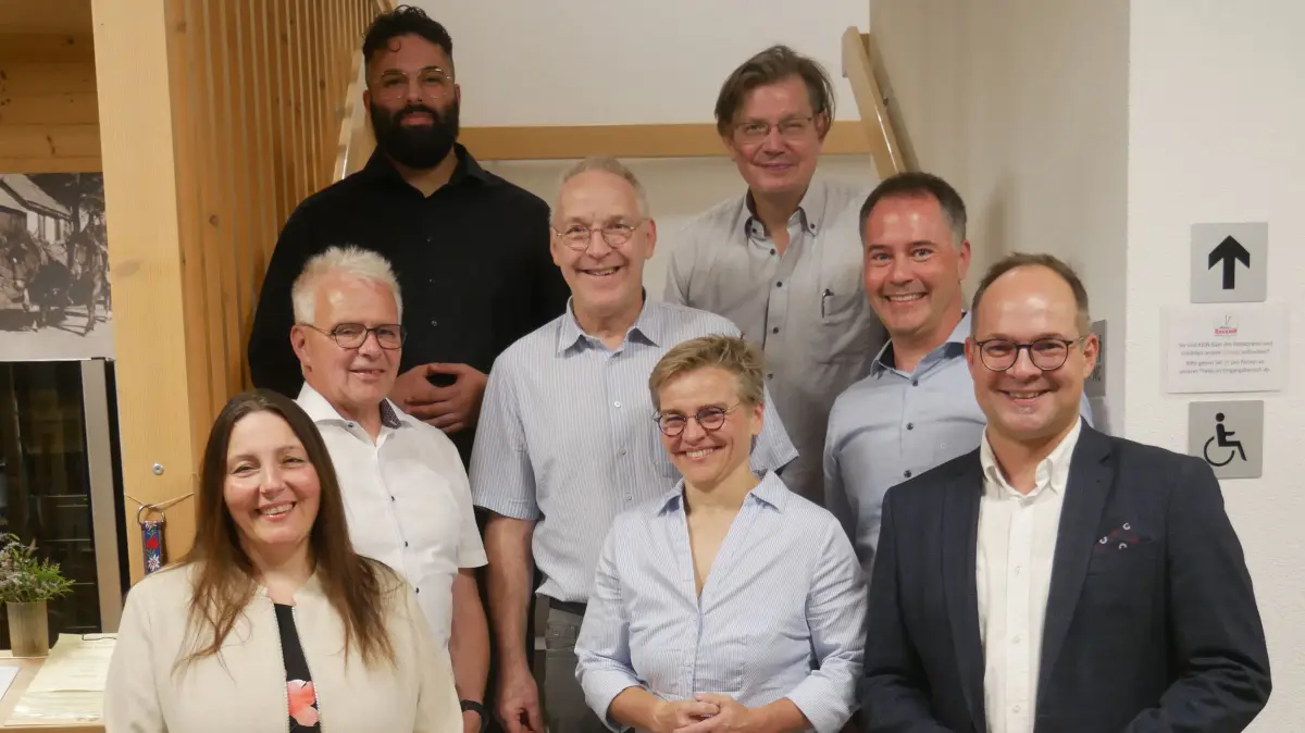 Der neue Vorstand der neuen FDP: Birgit Benkißer (von links), Martin Heinzmann, Dennis Benkißer, Karl-Heinz Wöhrle, Susanne Heinzmann, Christian Altmann, Johannes Baier und Martin Assmuth