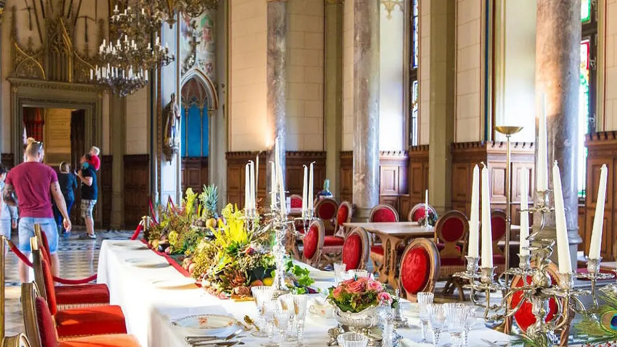 Der Grafensaal, hergerichtet für den Hohenzollerntag im Oktober 2024.