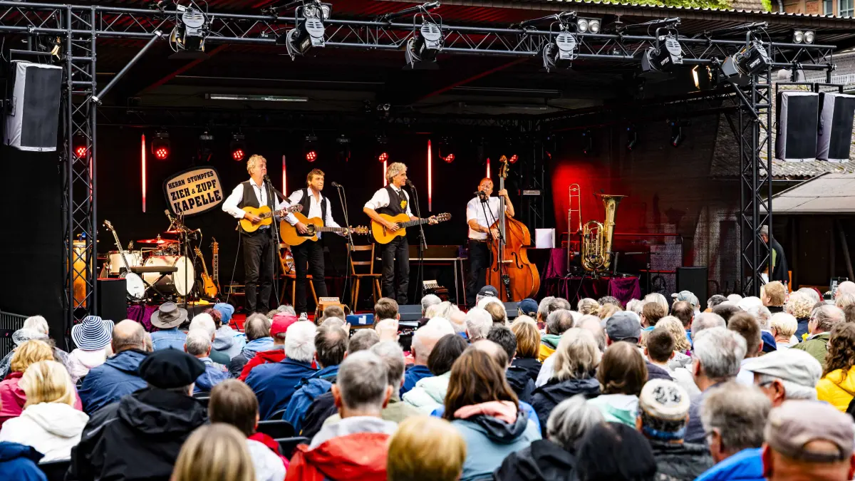 Der Hof der Seminarturnhalle – hier bei einem Konzert von „Herrn Stumpfes Zieh & Zupf Kapelle" - soll aufwendig ausgebaut werden.