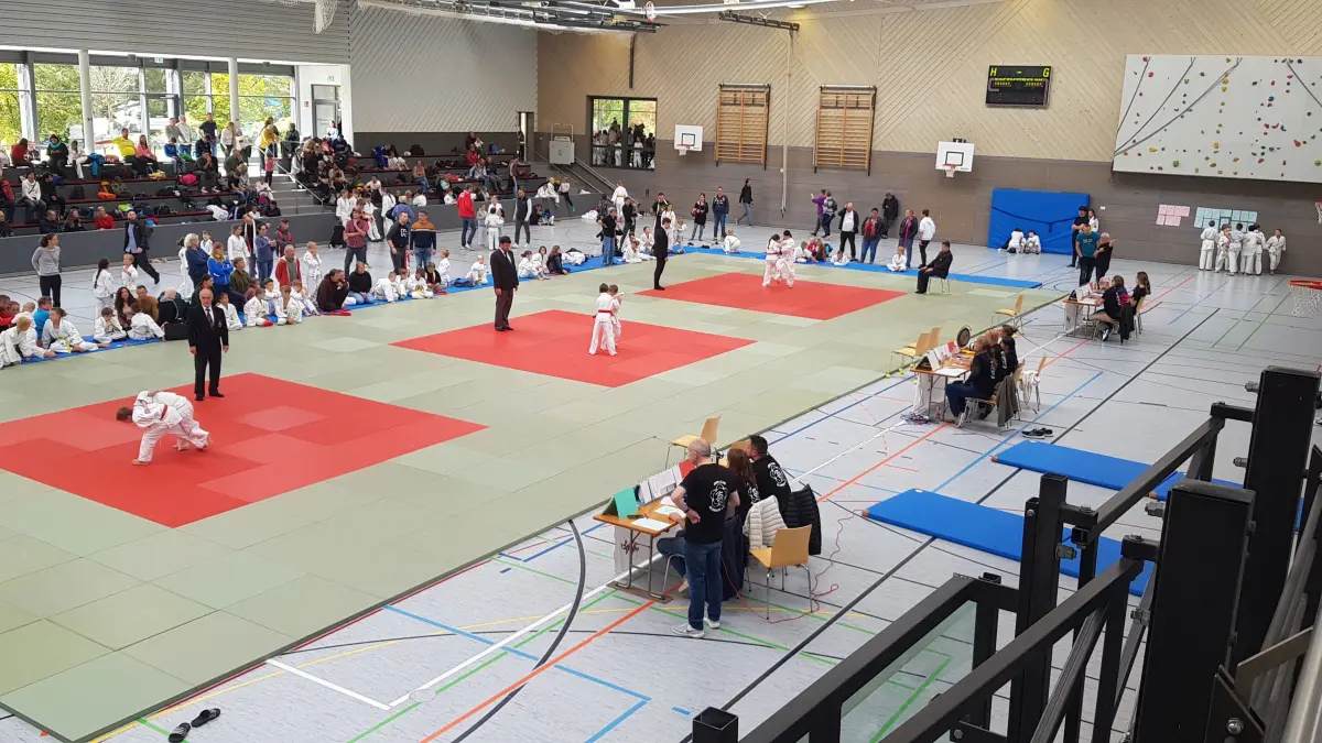 Über 120 Jugendliche sowie zirka 60 Erwachsene werden sich beim 35 .Eichberg-Turnier und Cup beim Judoclub auf den Matten in der Eichbergsporthalle präsentieren.