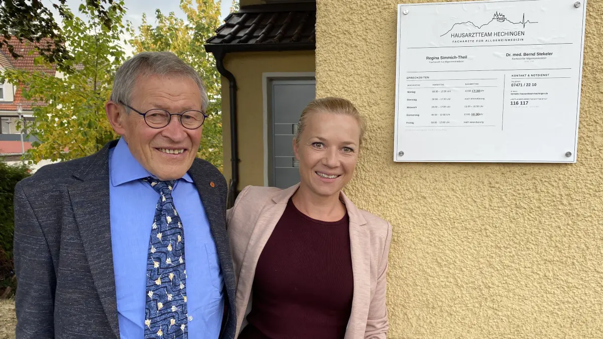 Aufbruch zu neuen Ufern im "Hausarztteam Hechingen": Dr. Bernd Stekeler und seine Nachfolgerin Regina Simmich-Theil.
