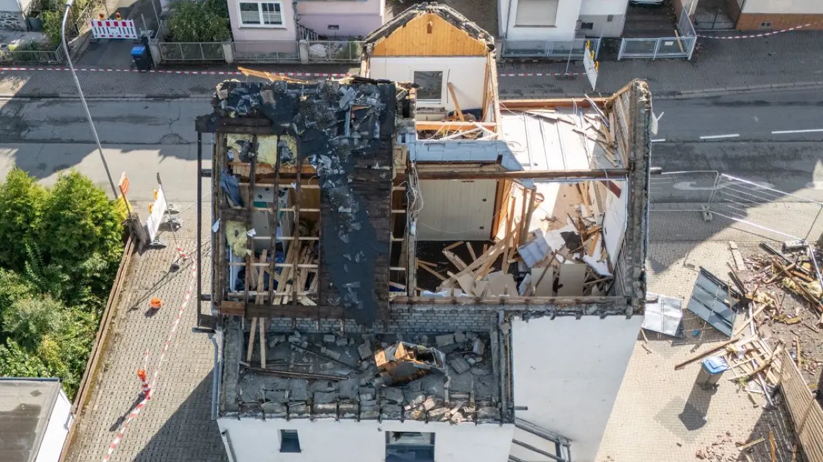 Zerstörungen an Häusern nach einem mutmaßlichen Tornado