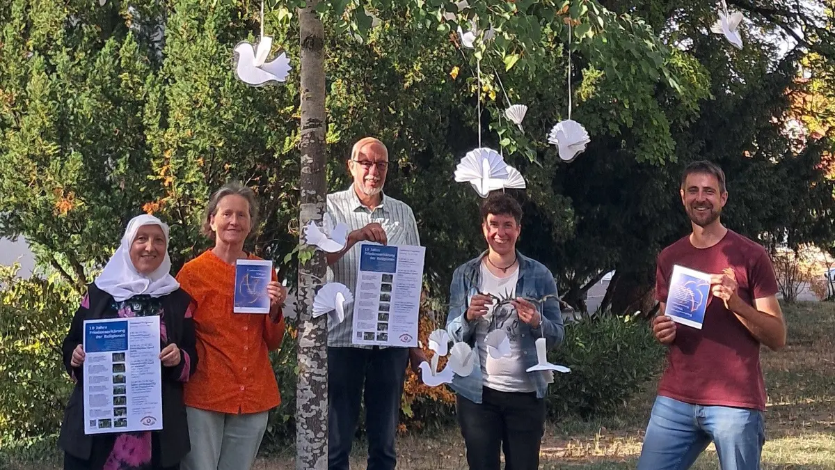 Das Vorbereitungsteam des Jubiläums der Friedenserklärung der Religionen freut sich auf viele interreligiöse Begegnungen (von links): Brunhilde Diel-Hourani (Al Salam-Verein), Adelheid Schelkle-Dannek (Christengemeinschaft), Dietmar Döring (Evangelisch-Methodistische Kirche), Lisa Bender (Evangelische Kirchengemeinde Villingen) und Gunter Berberich (Katholische Kirchengemeinde "Im Quellenland").