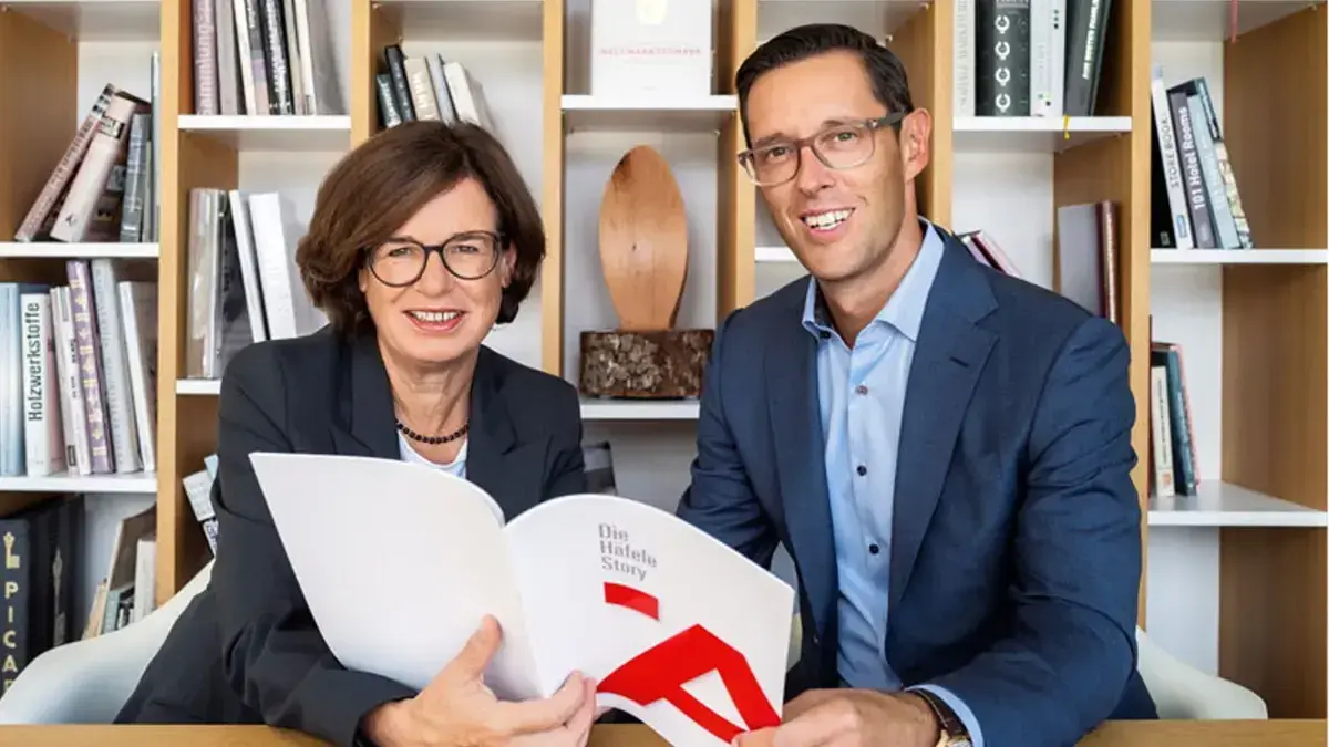Sibylle Thierer hat nach 20 Jahren an der Häfele-Spitze an den geschäftsführenden Direktor Gregor Riekena übergeben.