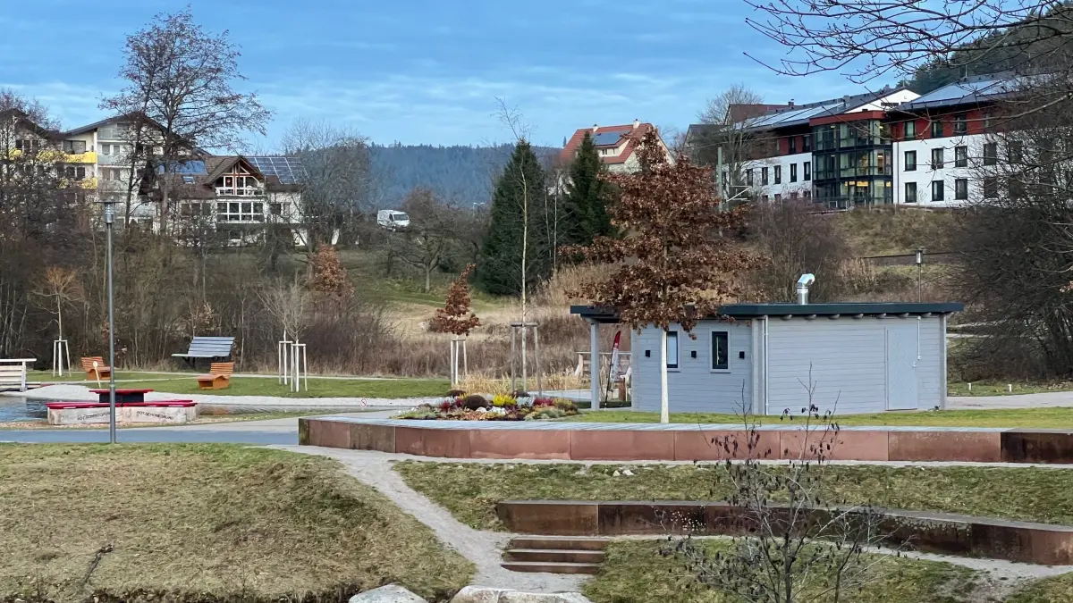 Schon jetzt ist das Abbrennen von Feuerwerken in unmittelbarer Nähe von Pflegeheimen nicht erlaubt, bekannt ist diese Regelung jedoch kaum. Nun möchte die Verwaltung durch eine gute Kommunikation aufklären.