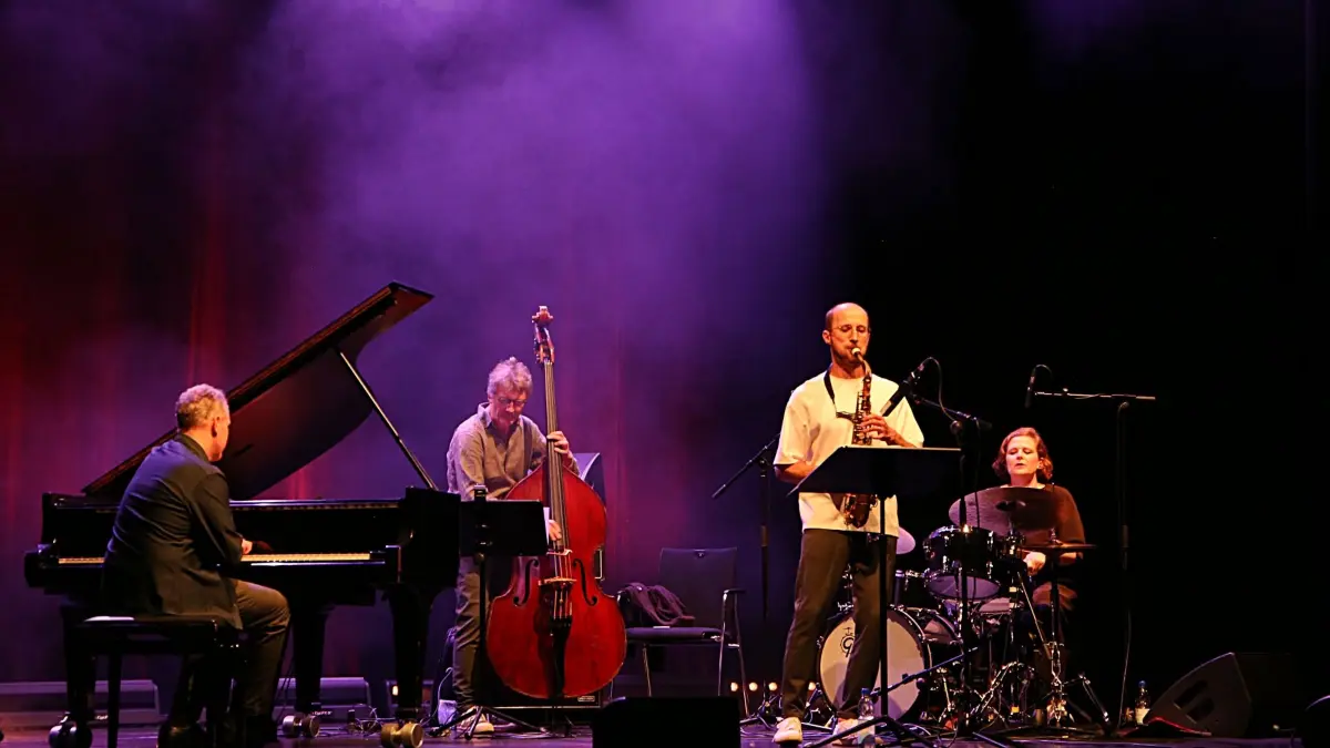 Das Eva Klesse Quartett bestritt den musikalischen Teil des Saisonauftakts im Burghof.