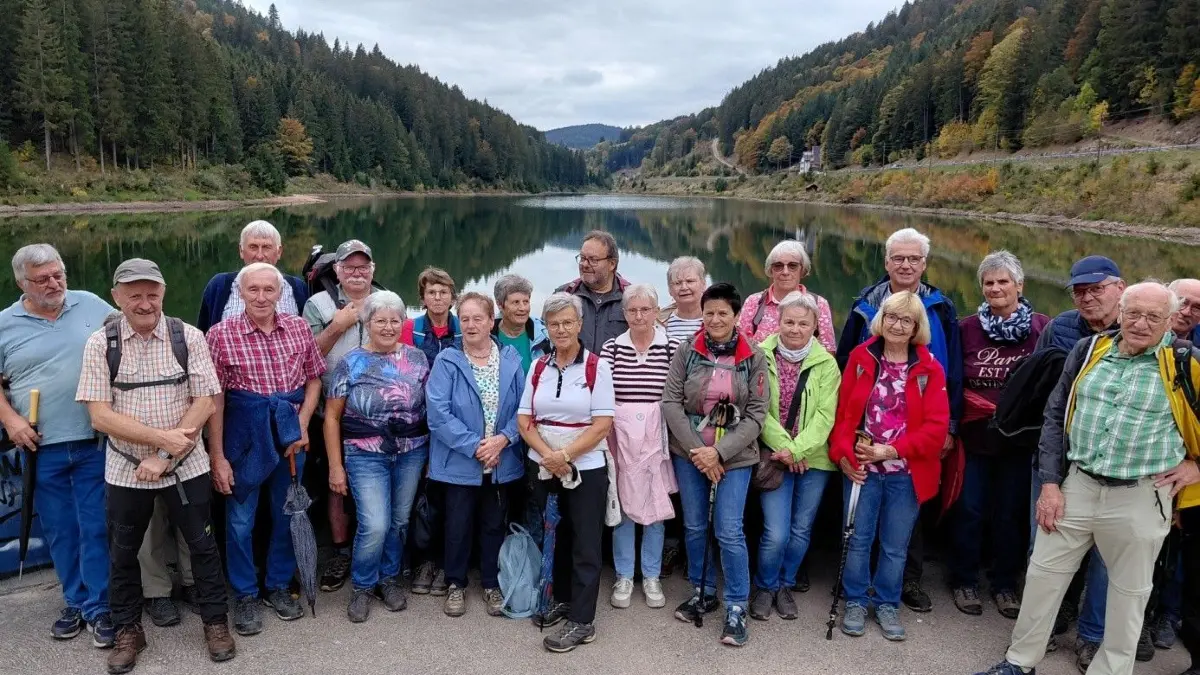 Gruppenbild auf der Staumauer