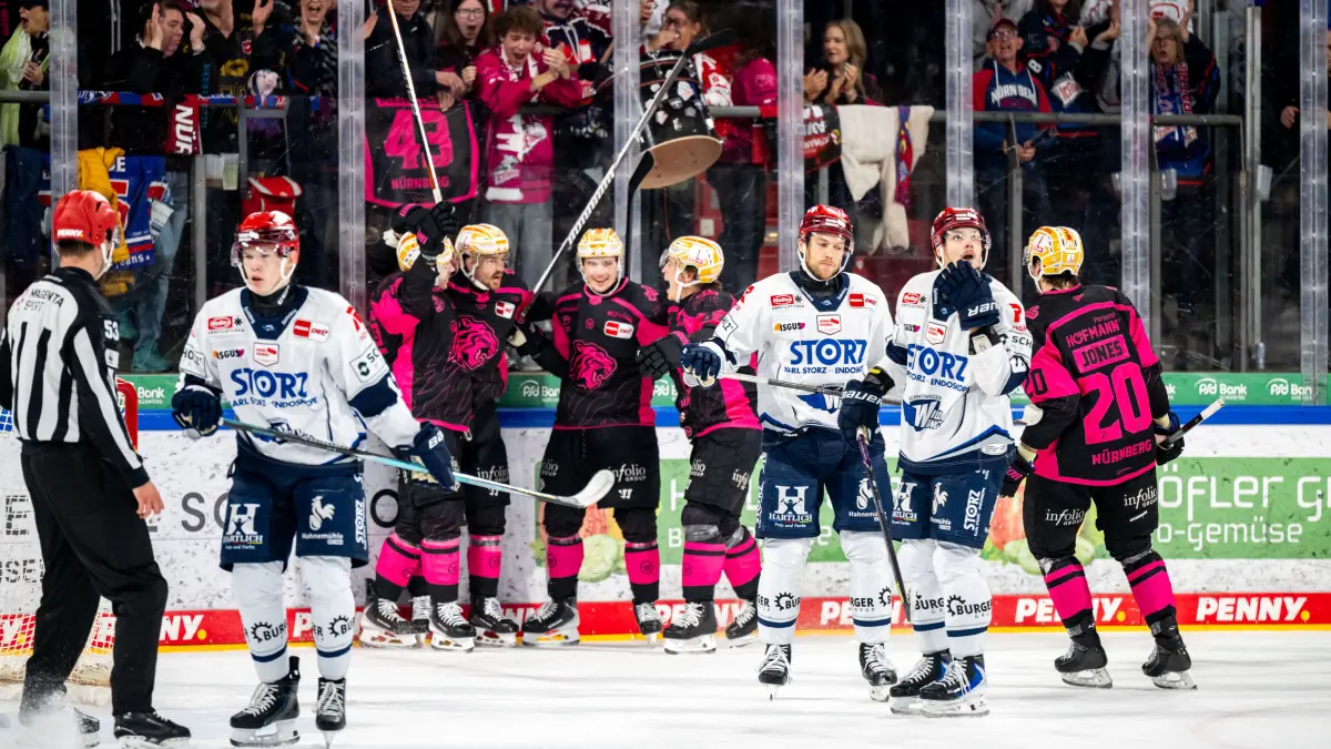 traurige Wild Wings nach Gegentor, Nuernberg Ice Tigers vs. Schwenninger Wild Wings, Eishockey, Penny DEL, 5. Spieltag, 02.10.2026, Foto: Eibner-Pressefoto/Thomas Hahn