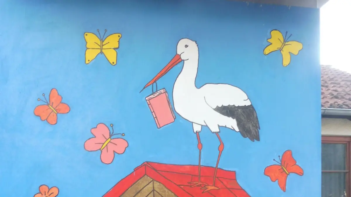 Über den Leseschatz wacht der Mühlheimer Storch.