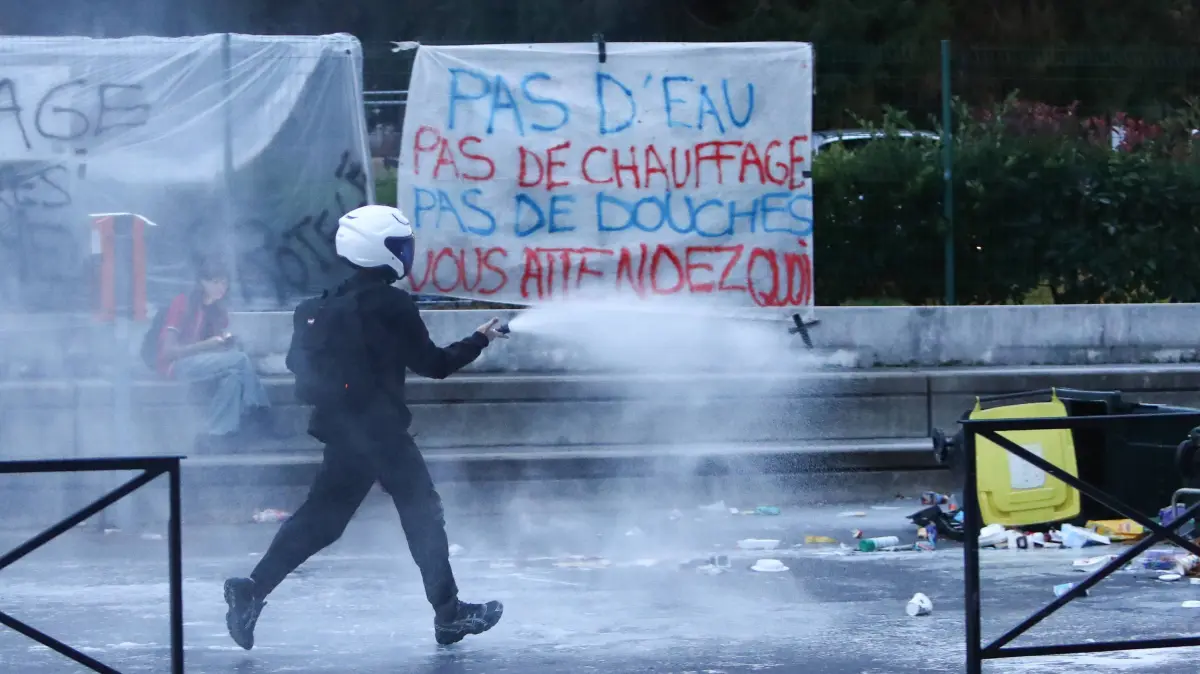 Ein Polizist in Nouvelle Aquitaine.