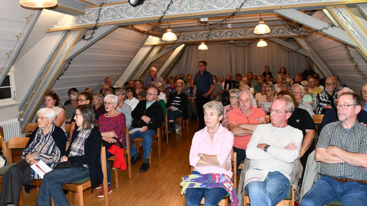 Der Bürgersaal im Inzlinger Wasserschloss war bis hinten besetzt, als die Gemeinde zum Infoabend zum Thema Gesundheitsversorgung eingeladen hatte.