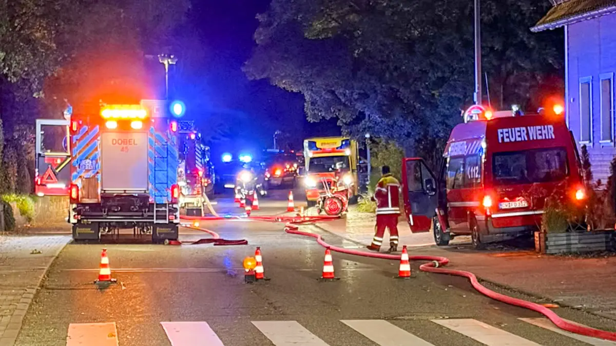 Die Feuerwehr ist an einer Reha-Klinik in Dobel im Einsatz.