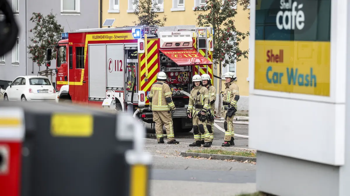 Die Rettungskräfte eilten am Samstagmorgen zur Shell-Tankstelle in der Gerwigstraße in Villingen.