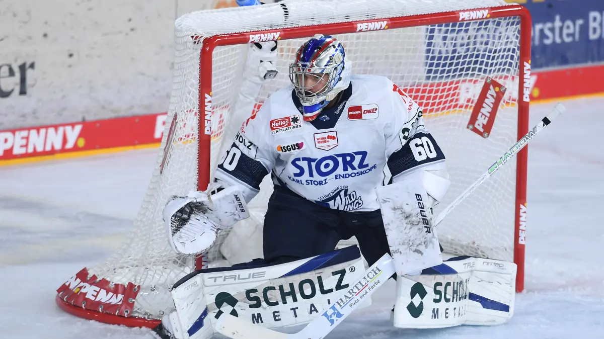 Eishockey Penny DEL 4. Spieltag Krefeld Pinguine - Schwenninger Wild Wings am 27.09.2026 in der Yayla Arena in Krefeld Joacim Eriksson Schwenningen Gemäß den Vorgaben der DEL Deutsche Eishockey Liga ist die Publikation und Weiterverwertung der Aufnahmen in elektronischen Medien und Endgeräten aller Art während des laufenden Spiels nicht zulässig. *** Ice Hockey: DEL Matchday 4Krefeld Pinguine vs. Schwenninger Wild Wings on September 27, 2026, at the Yayla Arena in Krefeld. Joacim Eriksson, Schwenningen. In accordance with the guidelines of the DEL German Ice Hockey League, the publication and reuse of footage in electronic media and on devices of any kind is not permitted while the game is in progress xRx