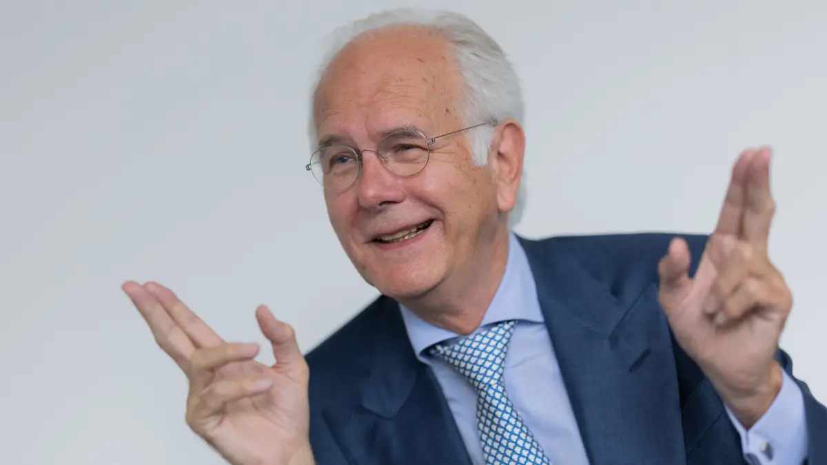 Harald Schmidt: ARCHIV - 14.09.2026, Nordrhein-Westfalen, Köln: Harald Schmidt, Moderator und Schauspieler, spricht bei einem Interview mit der dpa Deutsche Presse-Agentur. (zu dpa: «Warum Harald Schmidt in Thüringen eine Ausnahme macht») Foto: Rolf Vennenbernd/dpa +++ dpa-Bildfunk +++