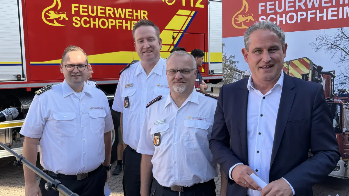 Freuten sich über zahlreiche Gäste beim Schopfheimer Feuerwehrfest (von links): Feuerwehrkommandant Steffen Hofmann, sein Stellvertreter Thomas Lenz, Abteilungskommandant Jürgen Kuperschmidt und Bürgermeister Dirk Harscher.