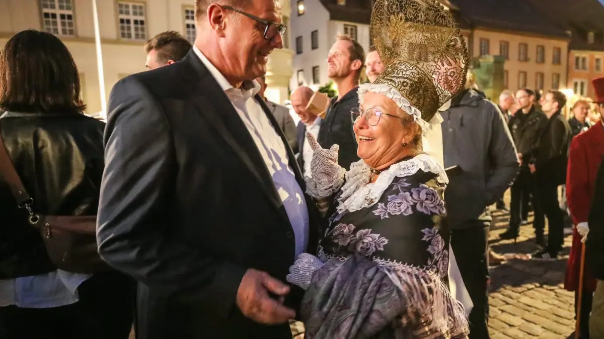 Auch eine Altvillingerin beglückwünscht Jürgen Roth.