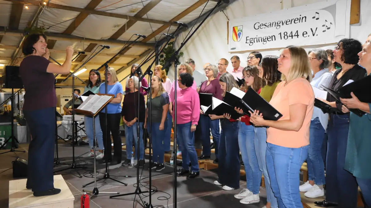 Das Jahreskonzert des Gesangvereins Egringen fand in einem fast gänzlich voll besetztem Festzelt statt.