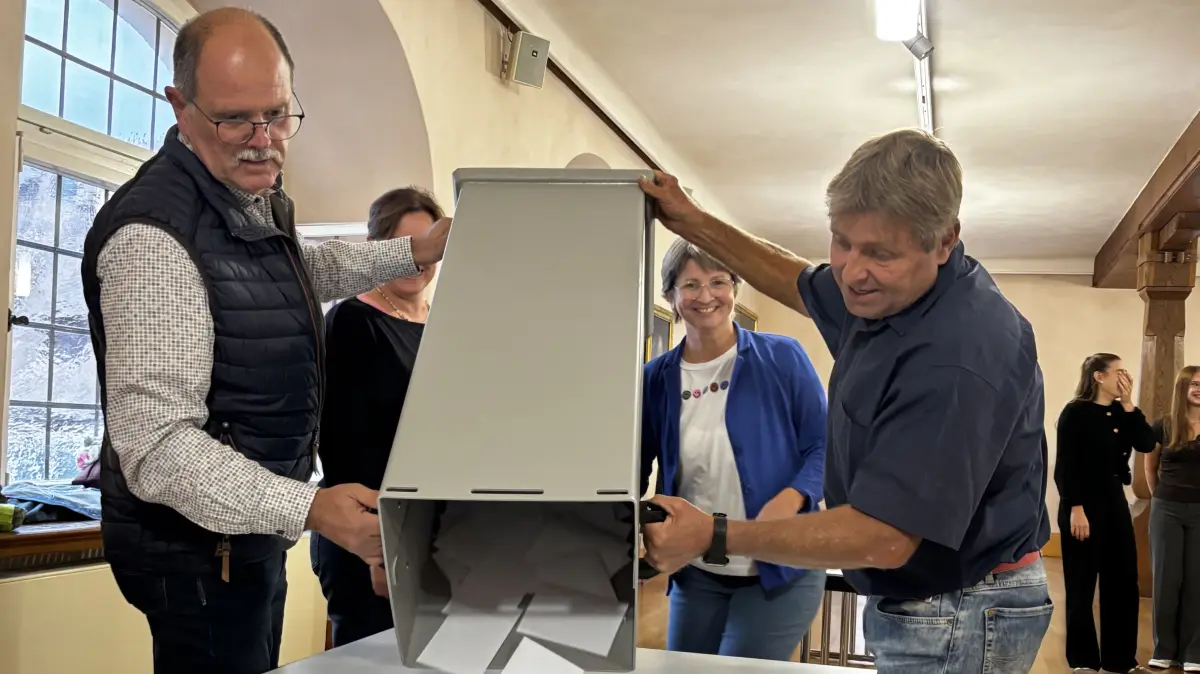Die Auszählung beginnt im Ettenheimer Bürgersaal