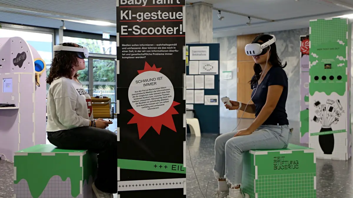 Zwei Aussagen, zwei Blickrichtungen - die Besucher können selbst nachschauen, durch eine 360-Grad-Brille.