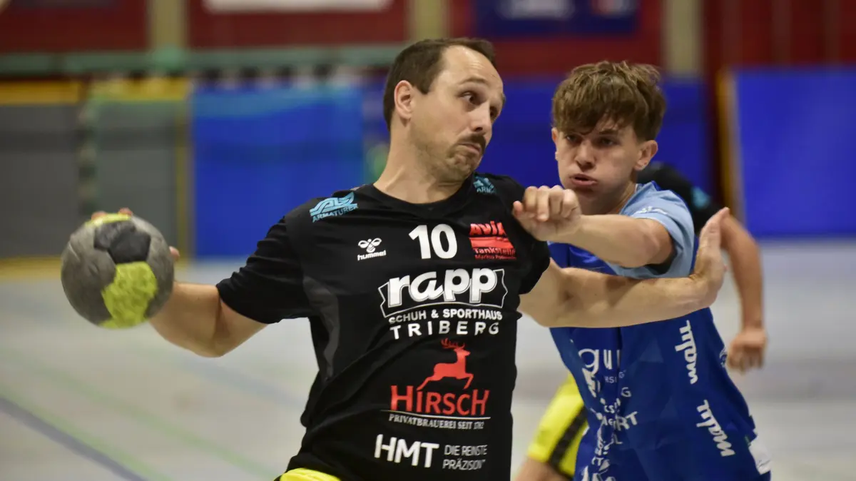 Handball TV St. Georgen (schwarz-gelb) – TV Weilstetten II (blau), 10 GEORG Jan Linhard