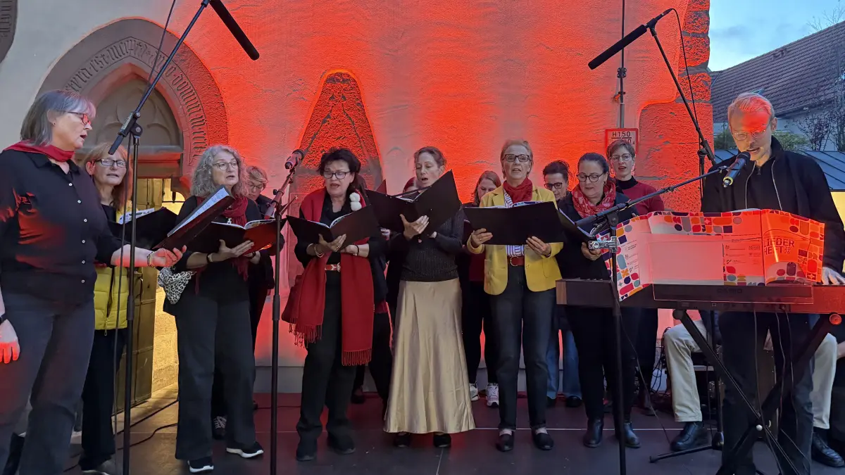 Nagold singt und klingt am Tag der Deutschen Einheit beim Alten Turm.