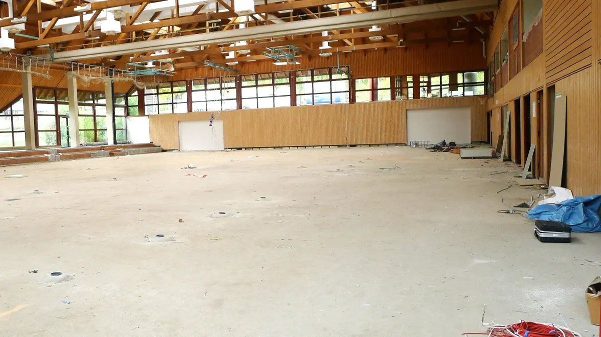 In der zur Zeit sanierten Witthauhalle soll möglichst bald der Sportboden verlegt werden. Ein notwendiger Schutzboden wird aus Haushaltsmitteln durch die Stadt Haigerloch beschafft. Teilweise neues Inventar mit Tischen und Stühlen soll ebenfalls beschafft werden.