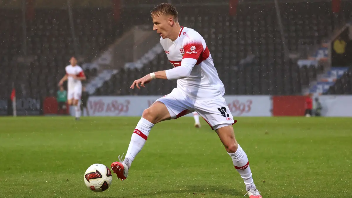 Fußball VfB Stuttgart vs. SpVgg Greuther Fürth: BAU // 2026.10.01, Deutschland, Aspach Fußball VfB Stuttgart vs. SpVgg Greuther Fürth, Chris Führich (VfB)