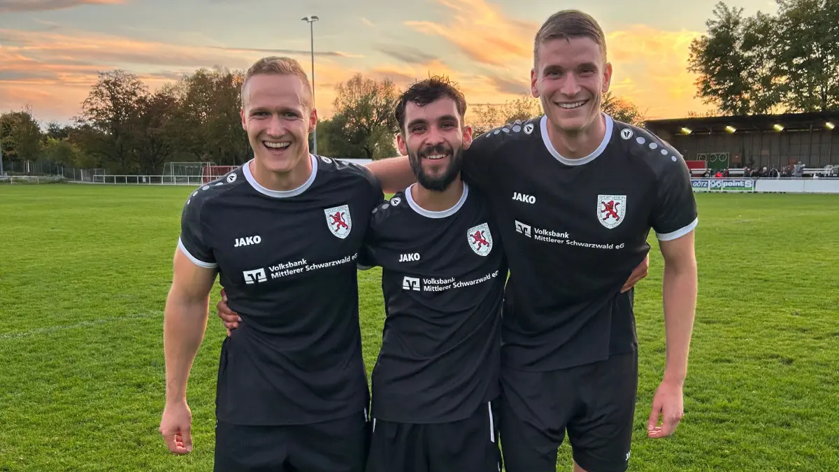 Roman Boser, Leon Weiß und Lukas Springmann (von links) trafen für Oberwolfach beim Sieg in Sinzheim