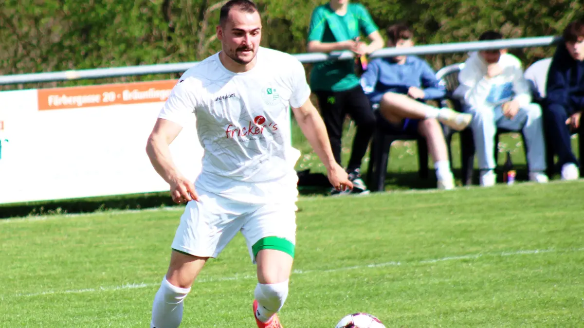 Tobias Sumser vom FC Pfohren gelang beim 7:1-Heimsieg gegen Hajduk VS in der ersten Halbzeit innerhalb von 27 Minuten ein Hattrick.