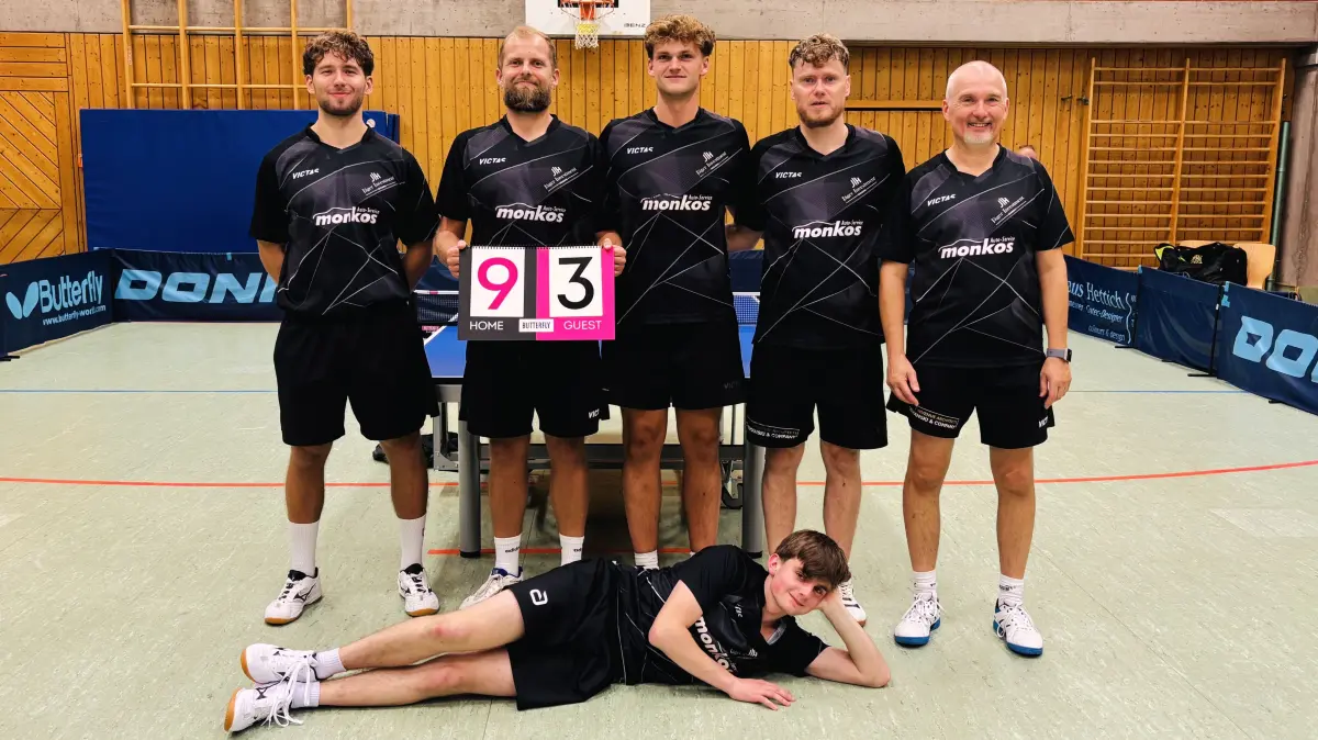 Der TTC Ottenbronn feiert den ersten Saisonsieg.