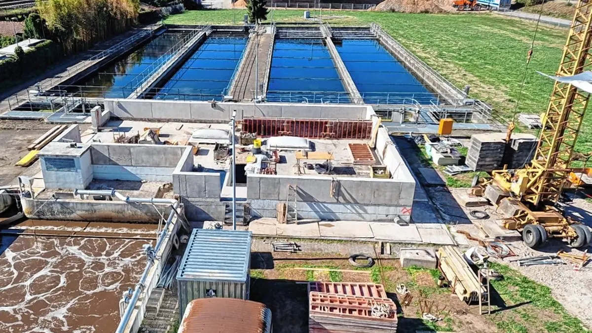 Die Aufstockung der Gebläsestation in der Hausacher Kläranlage liegt im Zeitplan.
