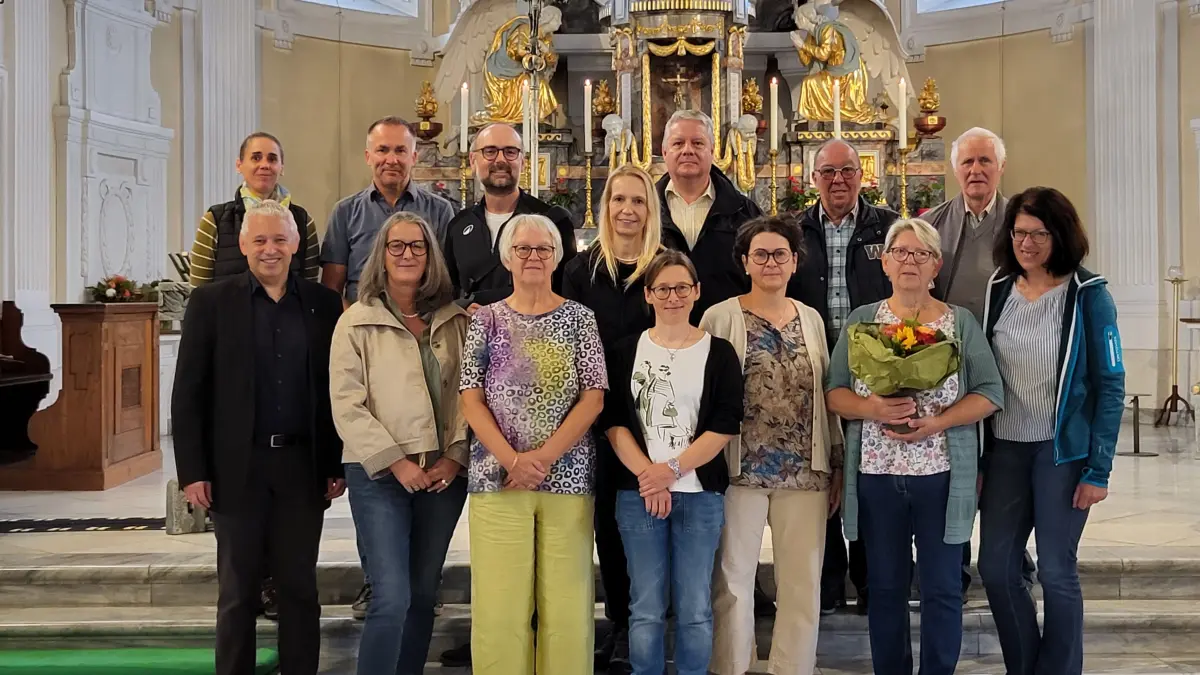 Vertreter der Kirchenleitung ehrten zahlreiche Mitarbeiter im Rahmen eines Betriebsausflugs nach Rheinfelden.
