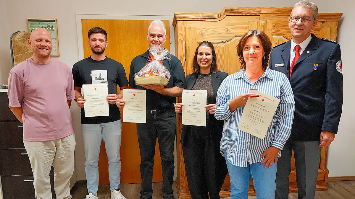 Blutspenderehrung in Bildechingen: Unser Foto zeigt Rüdiger Holderried (von links), Adrian Dzalto, Stefan Morath, Melanie Kreidler, Kristin Otto und Detlev Wüstholz.