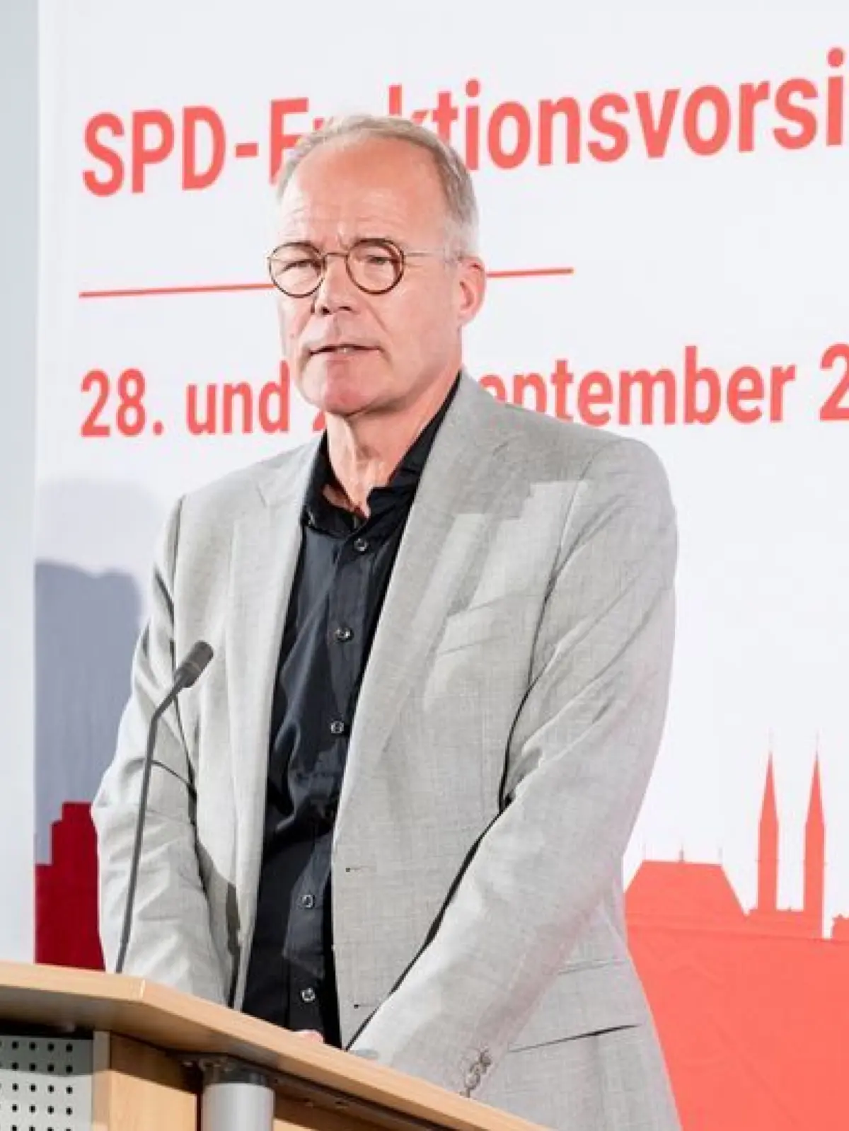 SPD-Fraktionschef Miersch glaubt, dass seine Partei "Kürzungsorgien" beim Sozialstaat verhindert hat.