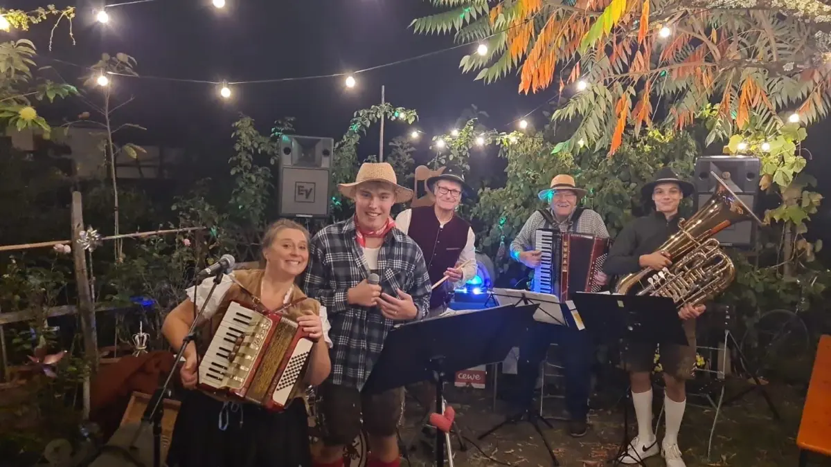 Das Musikprogramm des ersten Sauserbummels in Tüllingen kam bei den zahlreichen Besuchern bestens an.