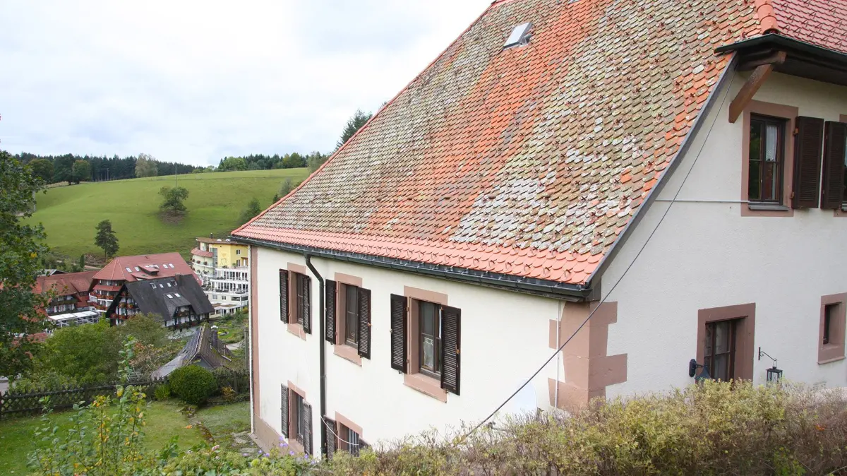 Das ehemalige Pfarrhaus in St. Roman stand in den vergangenen Jahren bereits zum Verkauf.